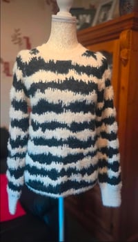 Image 3 of b.young Bynolle Fluffy Jacquard Jumper Black & Cream – Size Small
