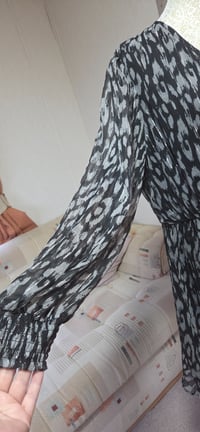 Image 5 of JDY Black & Grey Animal Print Shimmer Dress – Size XXL/Size UK16