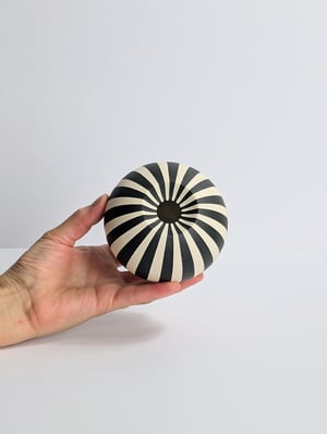 Image of Midi Black & White Crater Humbug Vessel