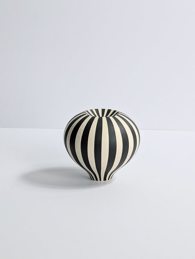 Image of Midi Black & White Crater Humbug Vessel