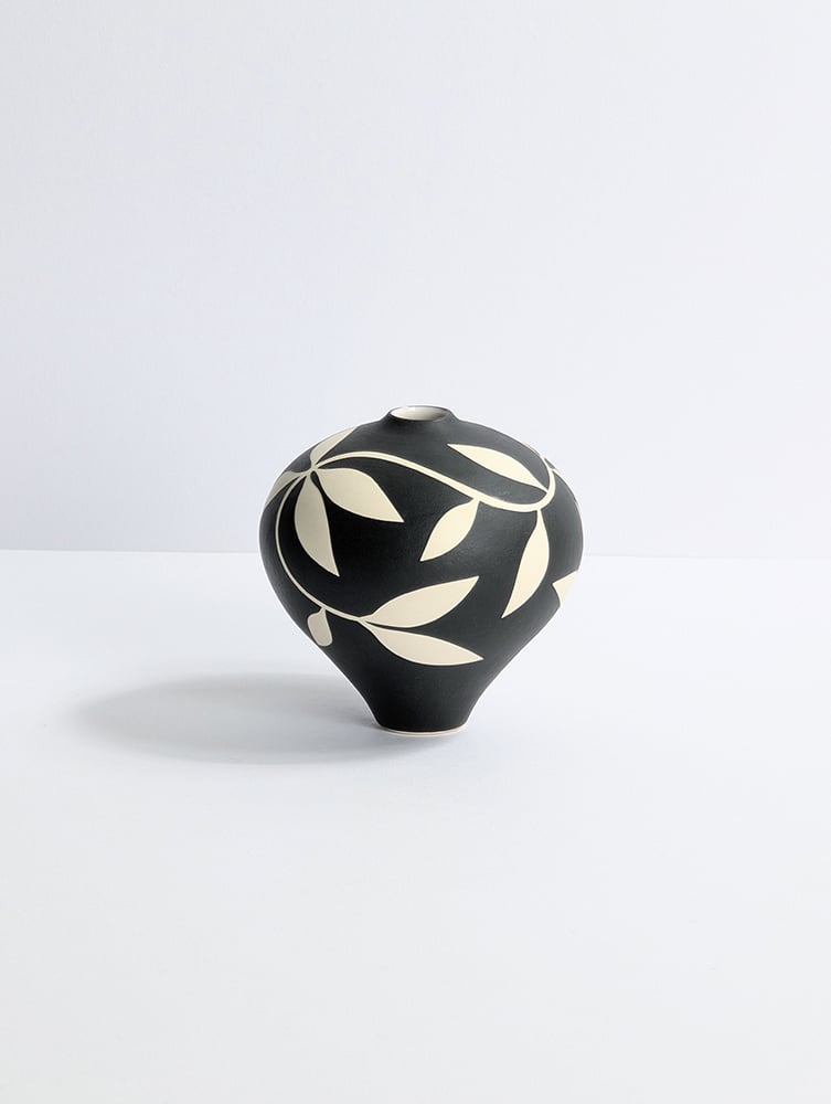 Image of Midi Black & White Leaf Vessel