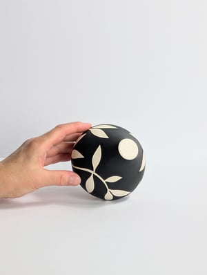 Image of Midi Black & White Leaf Vessel