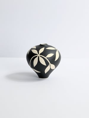 Image of Midi Black & White Leaf Vessel