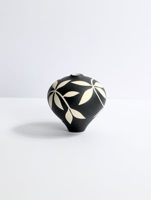 Image of Midi Black & White Leaf Vessel