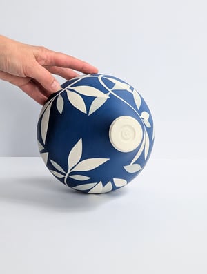 Image of Blue, Grey & White Leaf Vessel
