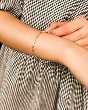 Image of 9ct gold Olive Leaf engraved chain bracelet