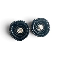 Image 1 of Boucles d'oreilles puces, modèle BLOOM, Noir