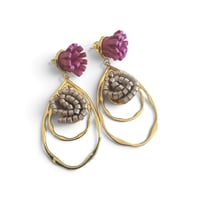 Image 1 of Boucles d'oreilles pendantes, modèle BLOOM, Rose berry