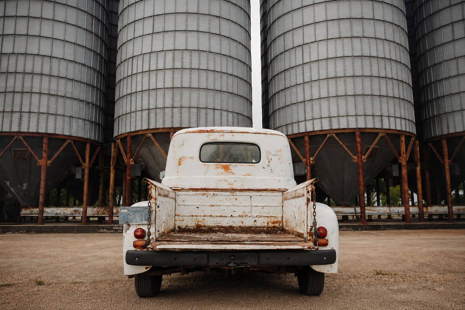 Image of White Truck @ the Silos - September 13