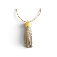 Image 3 of Collier, modèle TASSEL, grand pompon, Or / ecru
