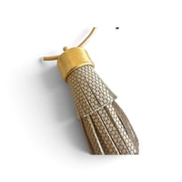 Image 4 of Collier, modèle TASSEL, grand pompon, Or / ecru