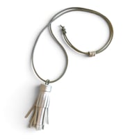 Image 1 of Collier, modèle TASSEL, grand pompon, Argent