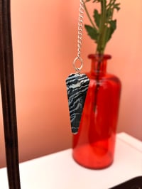 Image 2 of PENDULE HEXAGONAL SARDONYX