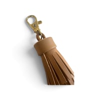 Image 2 of Grigri Accessoire de sac, modèle TASSEL, grand pompon, Camel