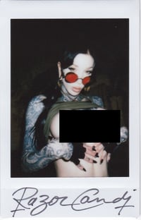 LARA CROFT mini Polaroid 1