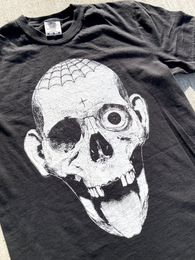 Image of laughing skull tee