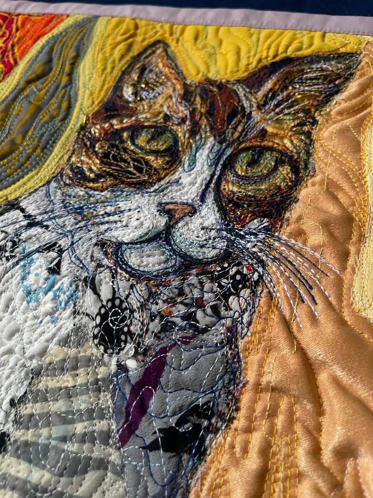 An Important Character – Original Cat Art Quilt, Colorful Pet Portrait, 58.5x37.5cm Image 6
