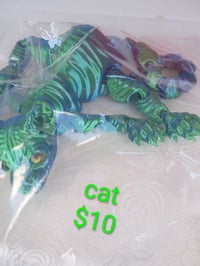 Green and blue cat fidget
