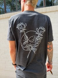 Image 2 of Roses and skull -gray T