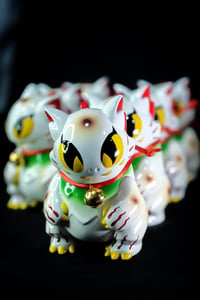 Maneki Oddzilla Sofubi (1 LEFT)
