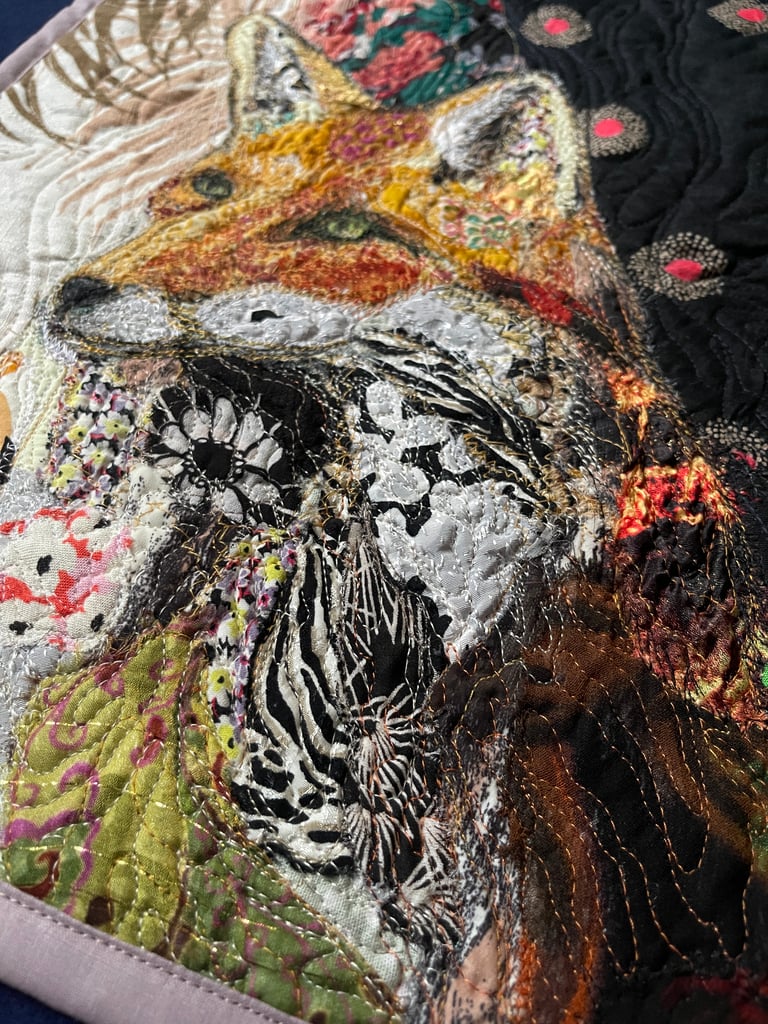 Among the Leaves and Shadows - Original Fox Art Quilt, Forest Animal Decor, 41.5x34cm Image 6