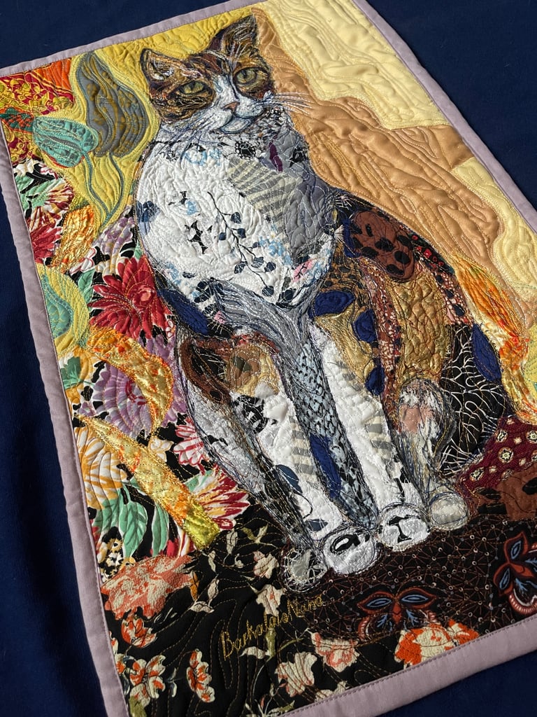 An Important Character – Original Cat Art Quilt, Colorful Pet Portrait, 58.5x37.5cm Image 10