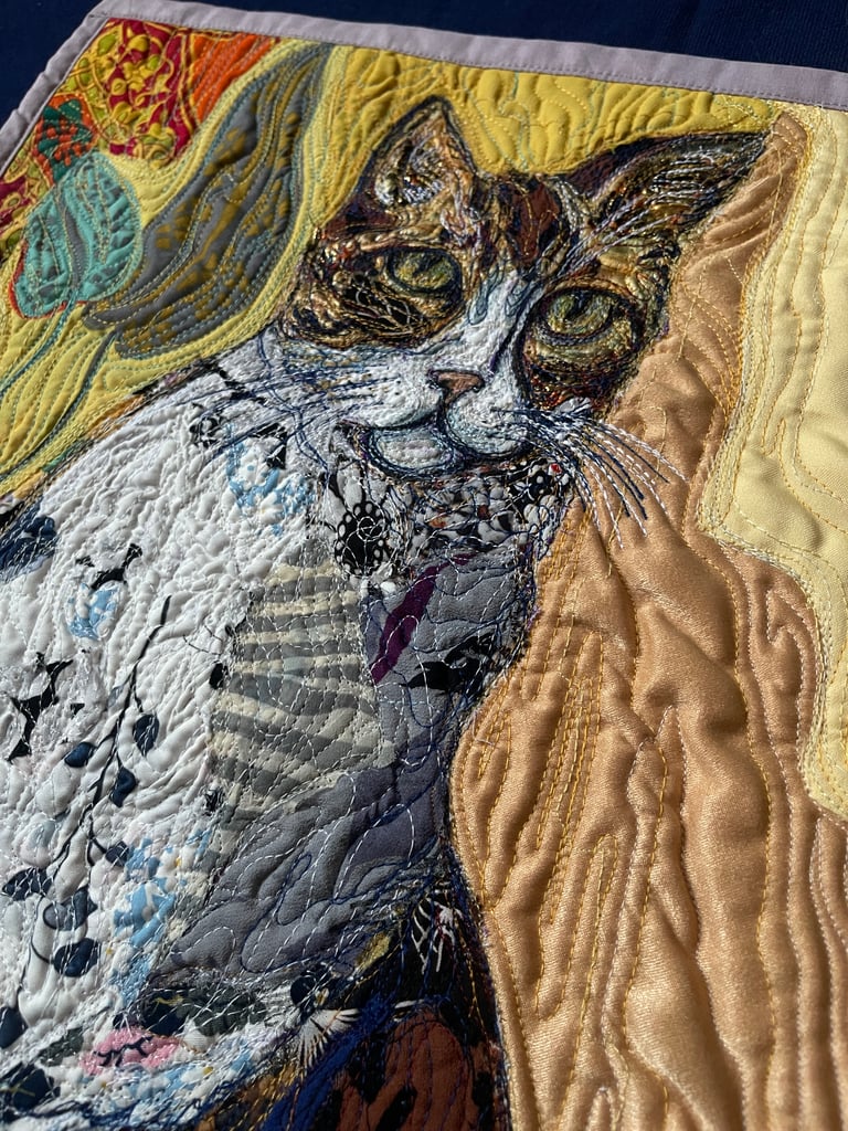 An Important Character – Original Cat Art Quilt, Colorful Pet Portrait, 58.5x37.5cm Image 16