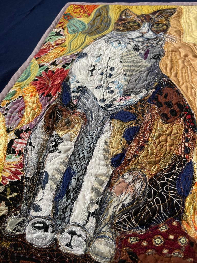An Important Character – Original Cat Art Quilt, Colorful Pet Portrait, 58.5x37.5cm Image 19