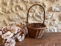 Image 1 of Petit panier en osier - Objet brocante 