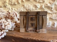 Image 1 of Petit cadre ancien en bois - Objet de curiosité 