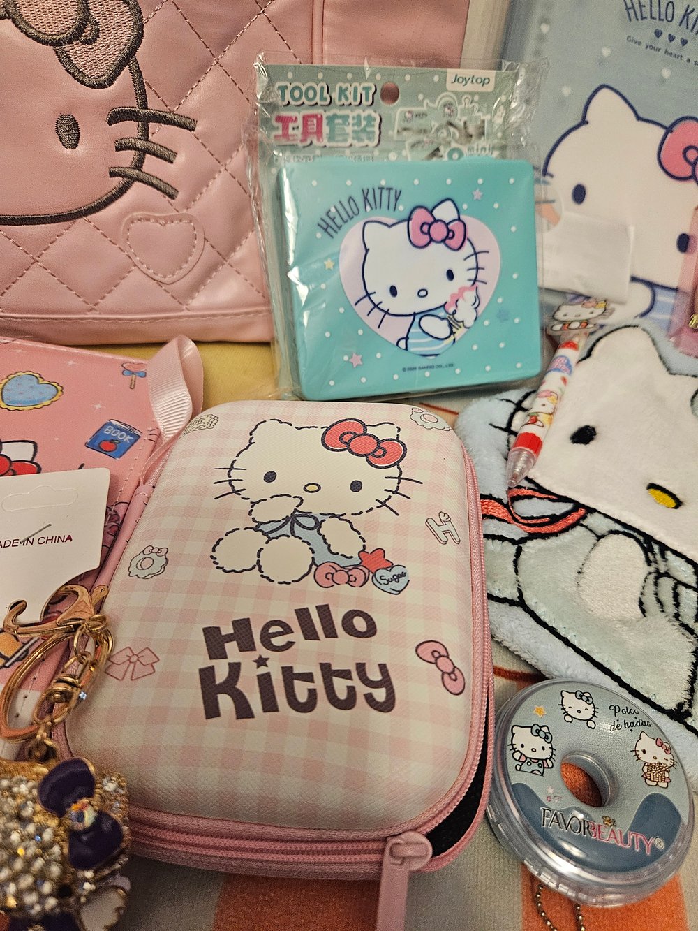 Image of Hello Kitty Pink Leather Bag Bundle 