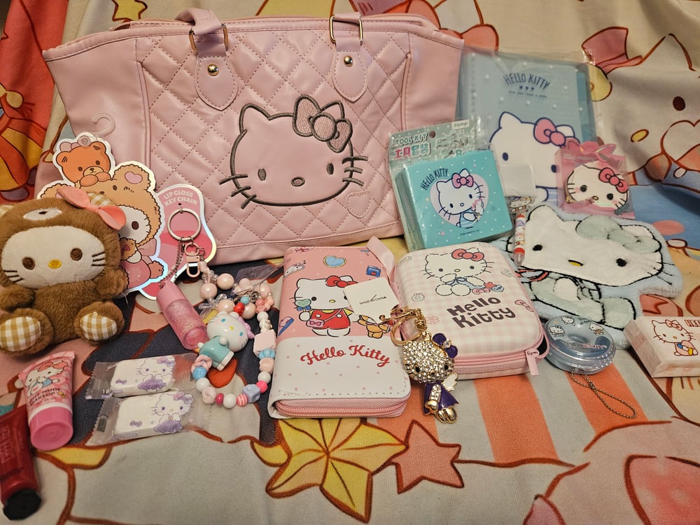 Image of Hello Kitty Pink Leather Bag Bundle 