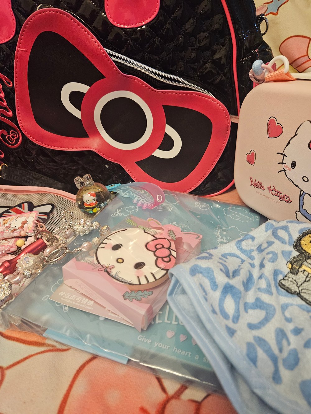 Image of Hello Kitty Black&Hot Pink Travel Bag Bundle 
