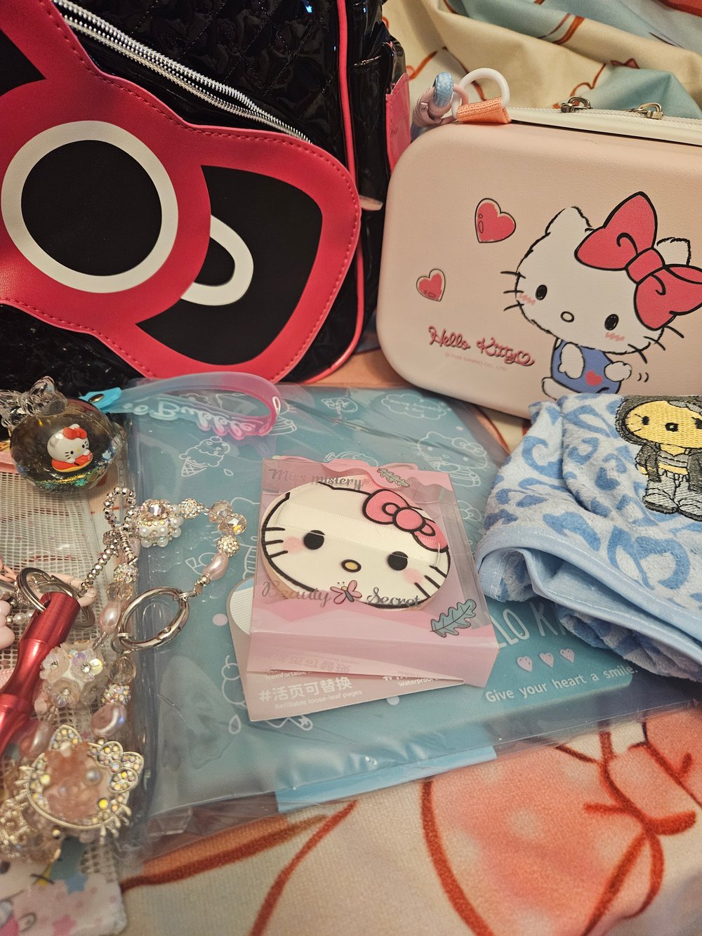 Image of Hello Kitty Black&Hot Pink Travel Bag Bundle 