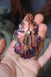 Image 7 of Collana con vera foglia di quercia elettroformata, con cabochon di agata dendritica e labradorite