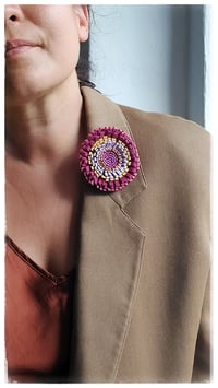 Image 8 of Spilla floreale artigianale in pelle - SPILLANA - Fucsia Intensi