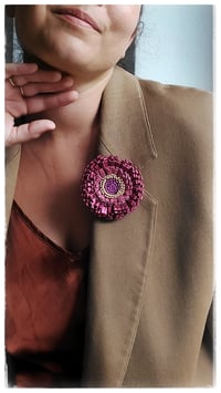 Image 5 of Spilla floreale artigianale in pelle - SPILLANA - Fucsia Intensi
