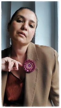 Image 4 of Spilla floreale artigianale in pelle - SPILLANA - Fucsia Intensi