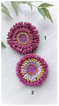 Image 1 of Spilla floreale artigianale in pelle - SPILLANA - Fucsia Intensi