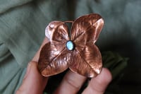 Image 1 of Collana con vero quadrifoglio rivestito in rame, con patina ossidata e labradorite blu