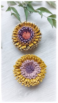 Image 10 of Spilla floreale artigianale in pelle - SPILLANA - Giallo e viola