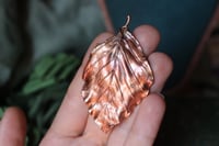Image 1 of Collana con vera foglia di faggio irlandese con patina ossidata calda