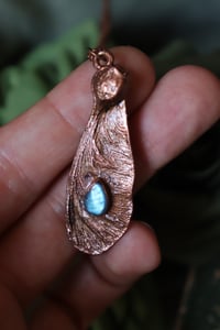 Image 1 of Collana con mezza samara di acero sicomoro in rame ossidato con labradorite celeste