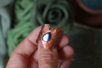 Image 2 of Anello con vera foglia di quercia elettroformata in rame ossidato con labradorite tg. 19