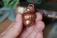 Image 1 of Collana con vera ghianda elettroformata in rame con patina ossidata 