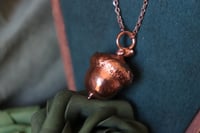 Image 1 of Collana con vera ghianda elettroformata in rame con finitura lucida