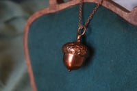 Image 1 of Collana con vera ghianda elettroformata in rame con finitura ossidata