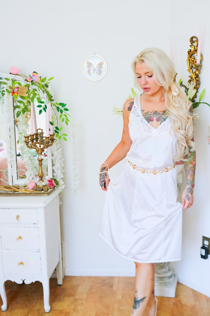 Vintage 1970s Velrose White Full Slip with Lace Details (Medium)