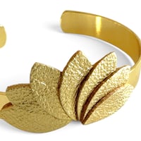 Image 2 of Bracelet, modèle Floralia , Or