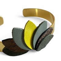 Image 2 of Bracelet, modèle Floralia , Kaki